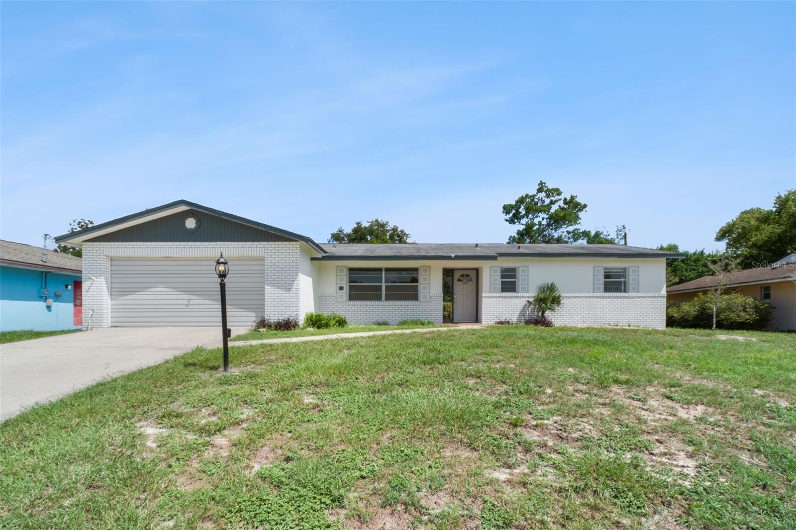 1679 E APACHE CIR