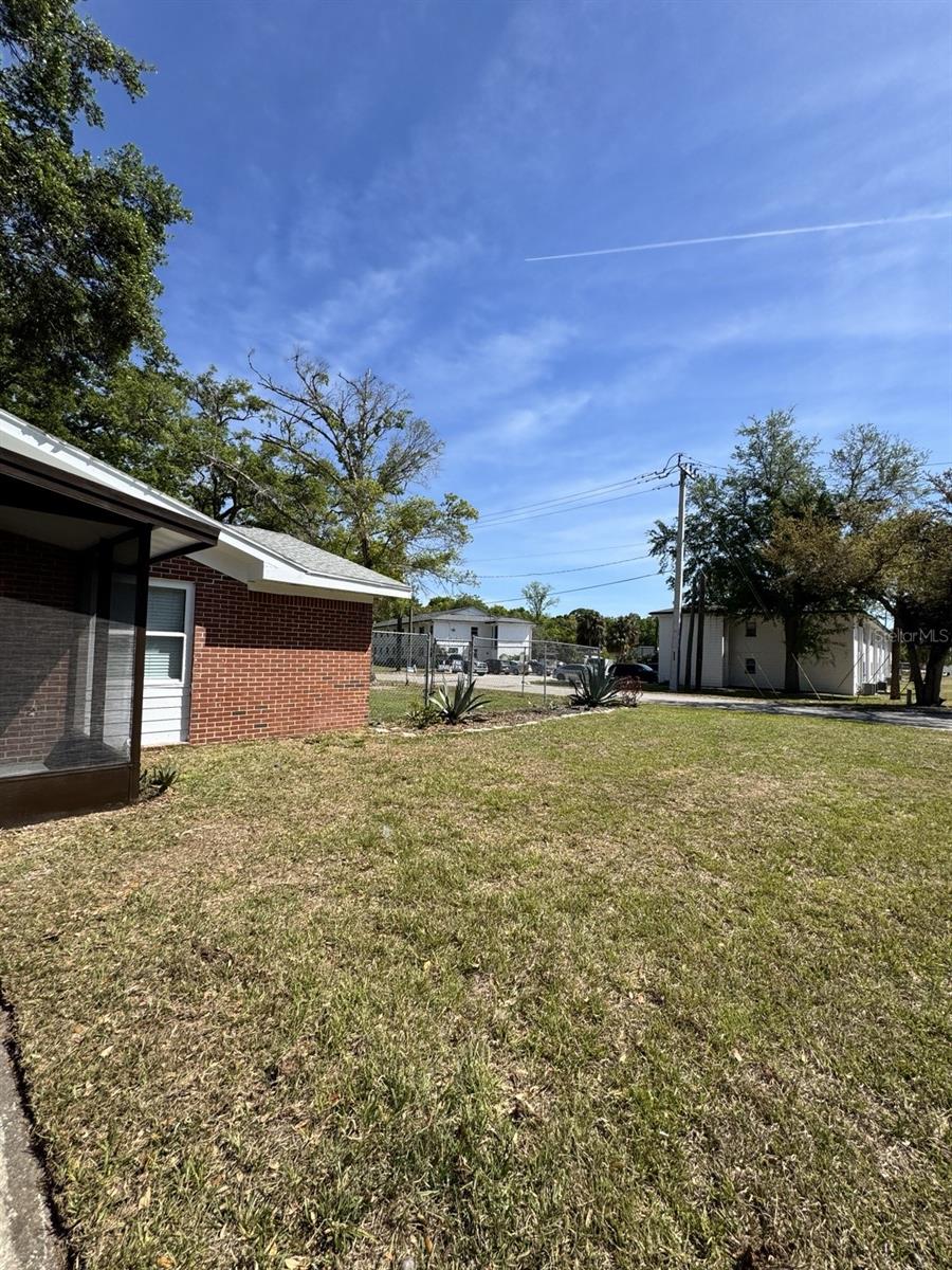818 E AIRPORT BLVD — photo 2