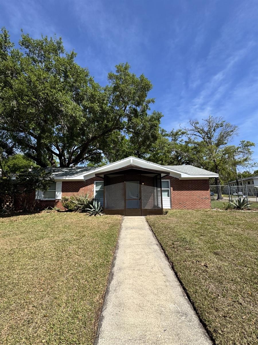 818 E AIRPORT BLVD