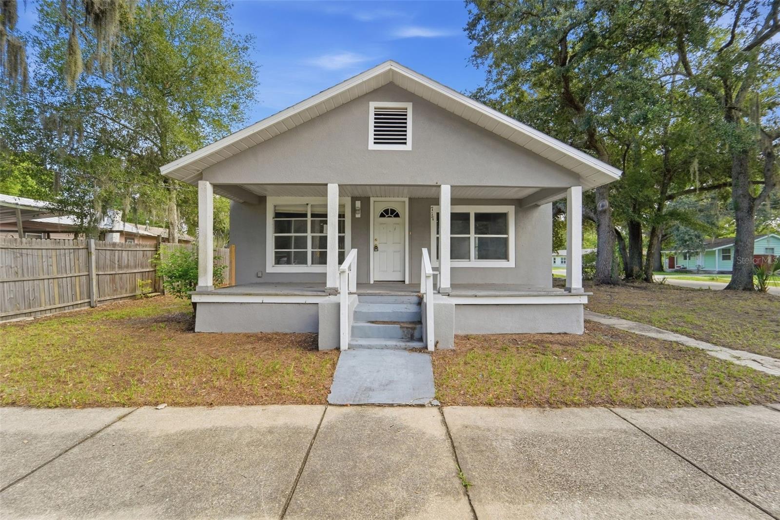 717 S LOCUST AVE