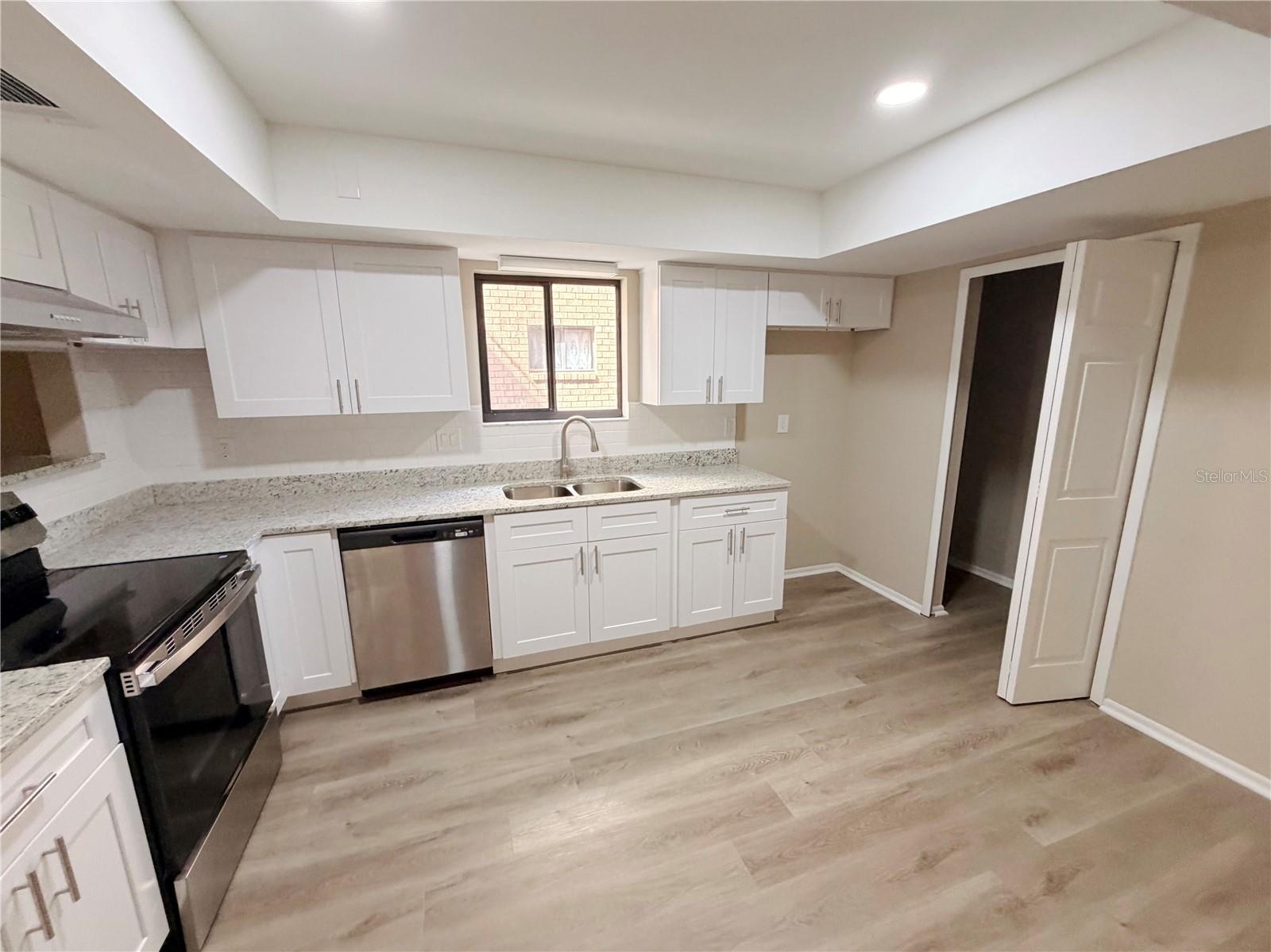 562 BELLTOWER AVE #220 — photo 2
