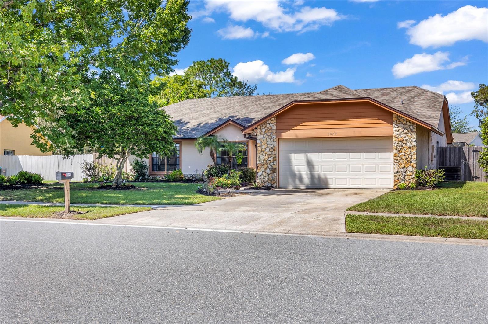 1024 DINERO DR