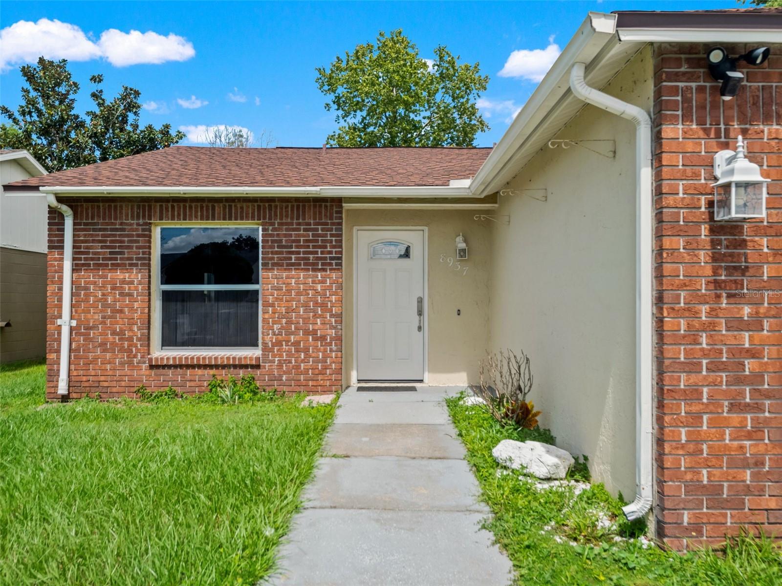 8937 VALENCIA GARDENS DR — photo 3