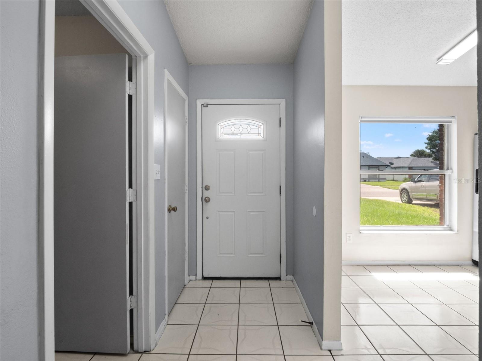 8937 VALENCIA GARDENS DR — photo 4