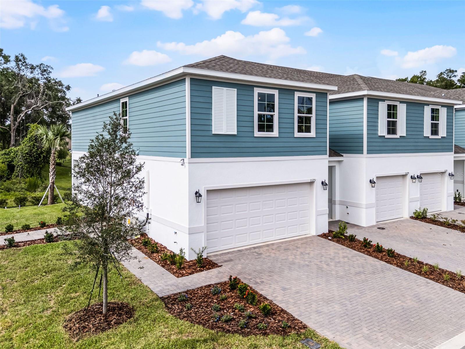 689 FLORIDA ELM CT
